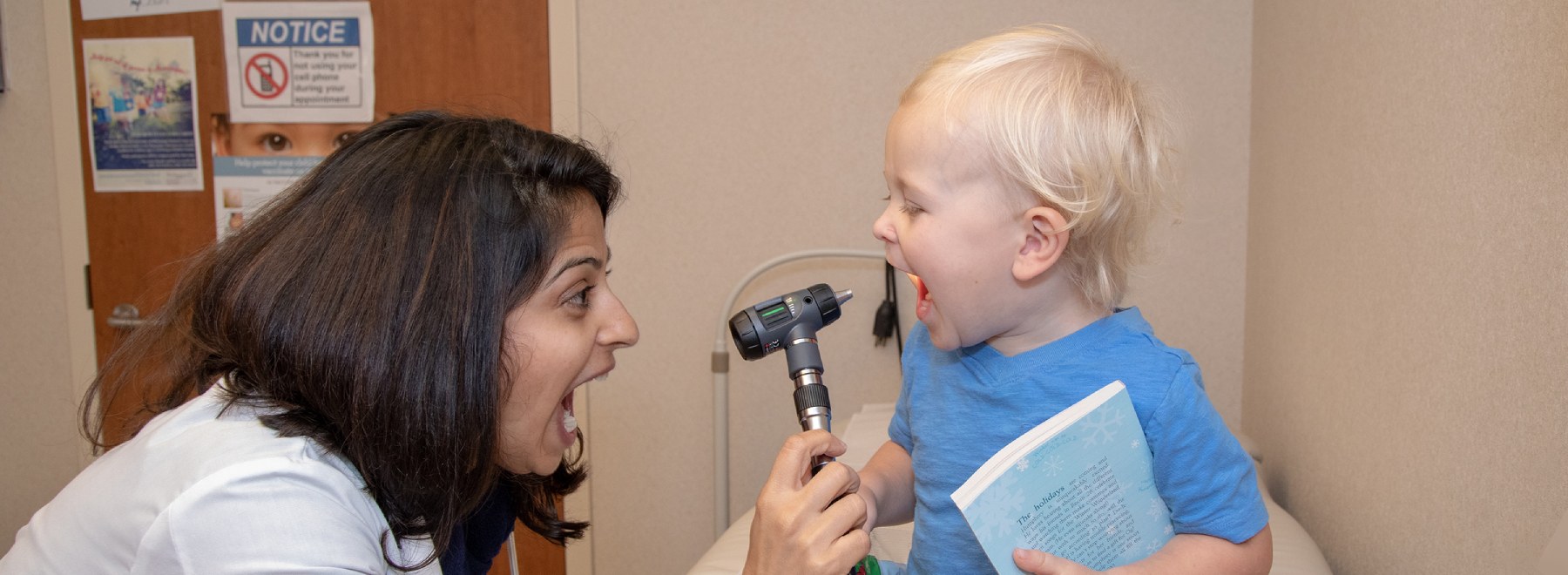 A Med/Peds provider examine a young child.